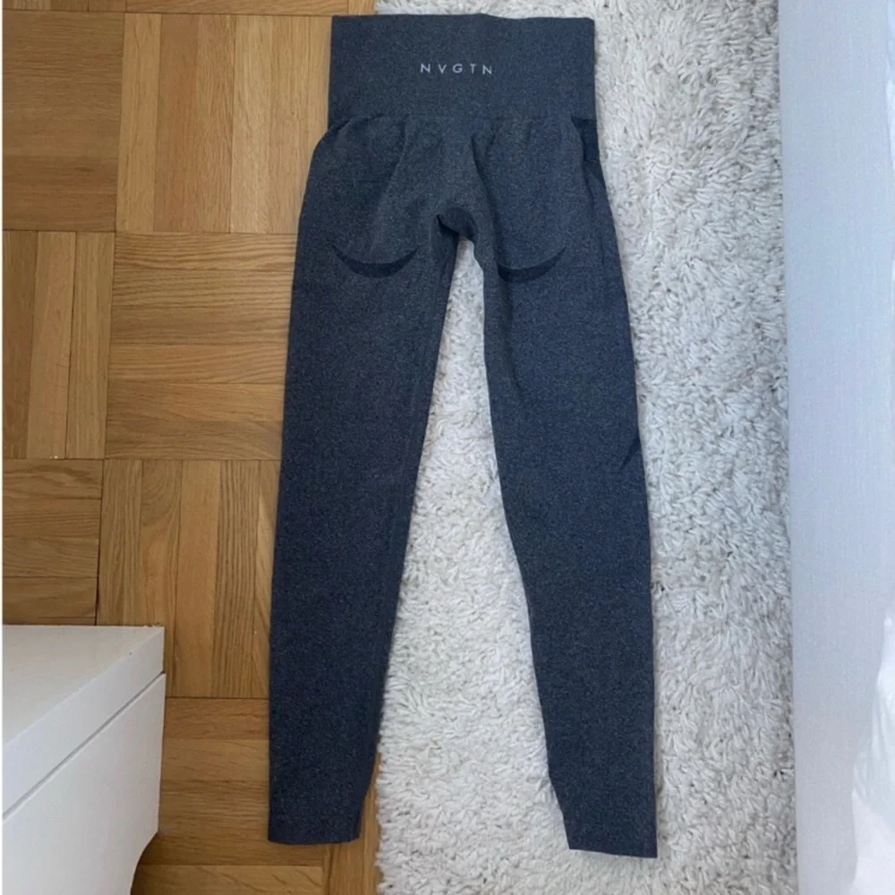 NWOT NVGTN black speckled contour seamless legging S - Picture 3 of 3